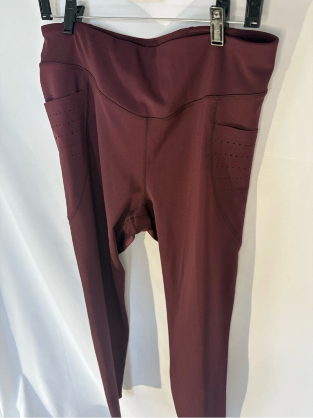 Joylab Women's High Rise Leggings XL Cut Out Details Maroon Inner Pocket - Picture 3 of 11